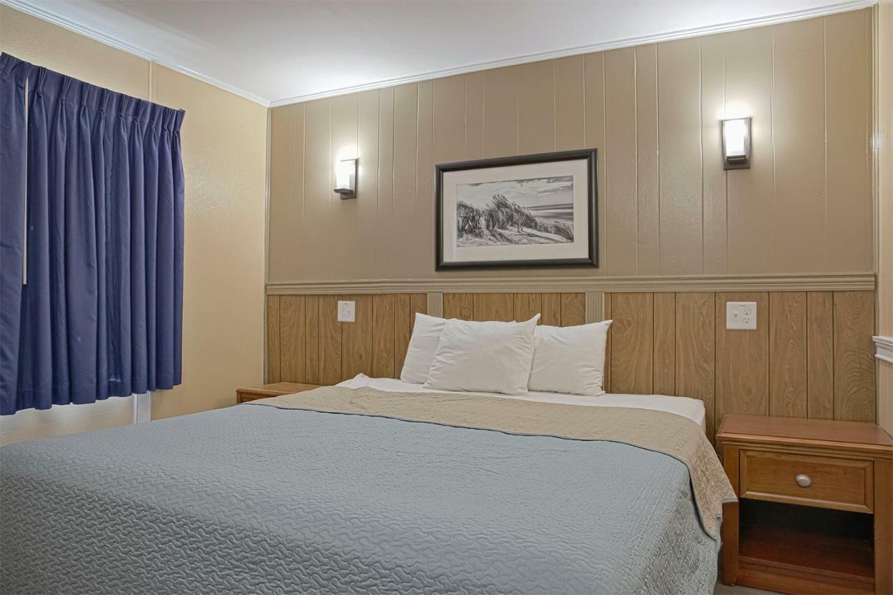 Colonial Inn ナグス・ヘッド エクステリア 写真