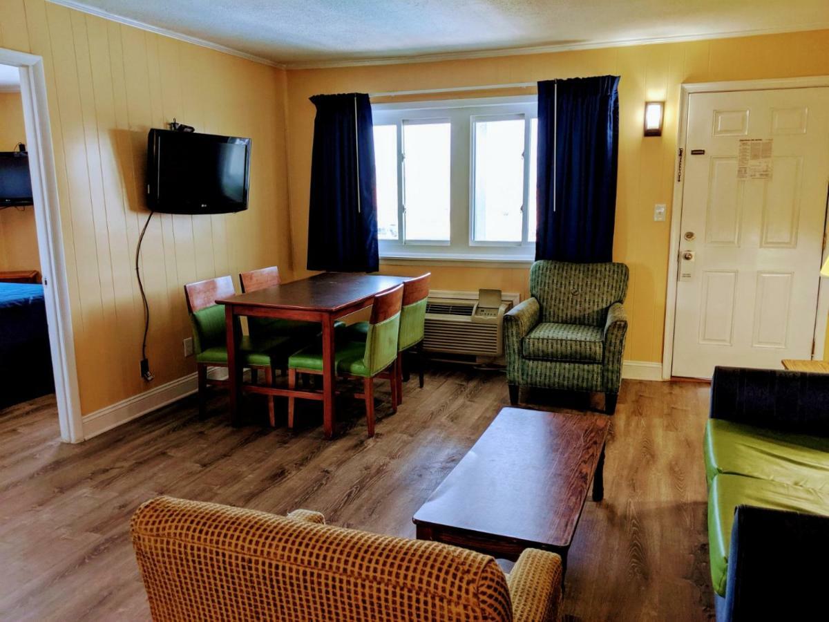 Colonial Inn ナグス・ヘッド エクステリア 写真